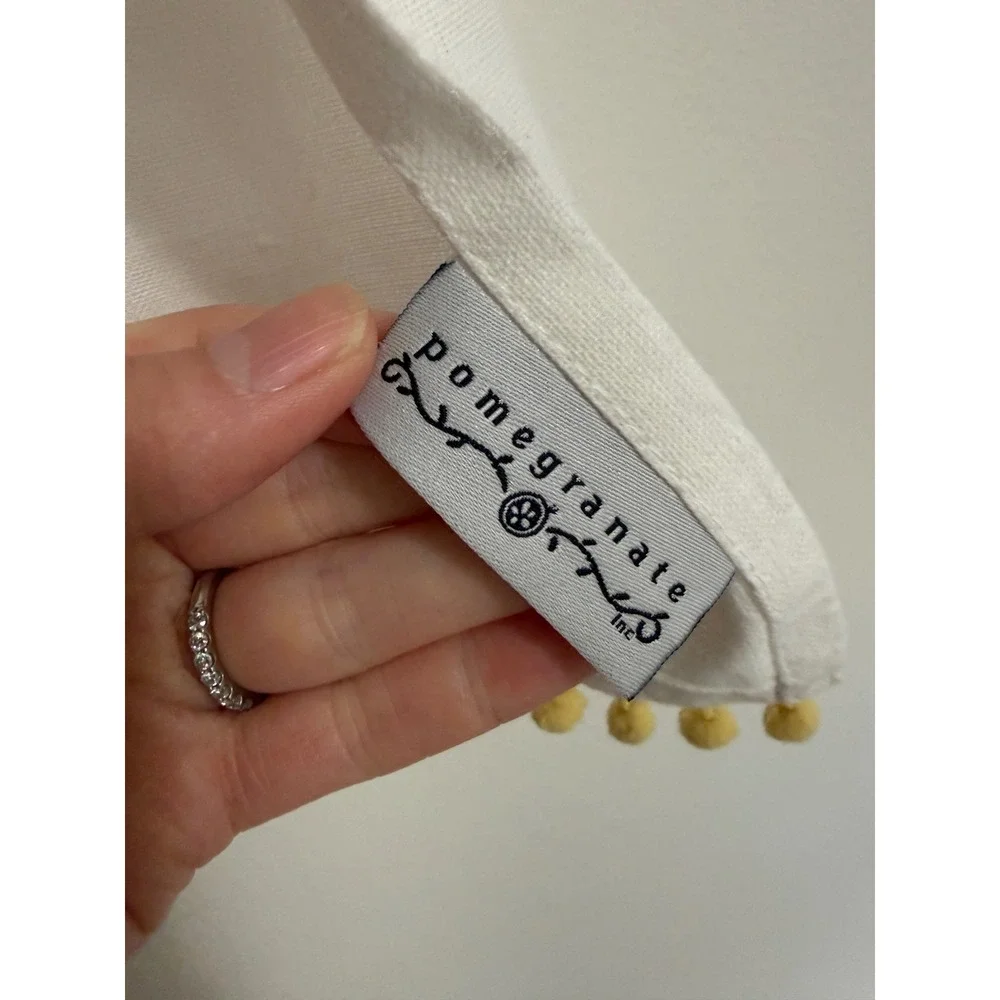 Pomegranate (1) Floral Dainty Yellow White Table Linen Napkin Great Condition